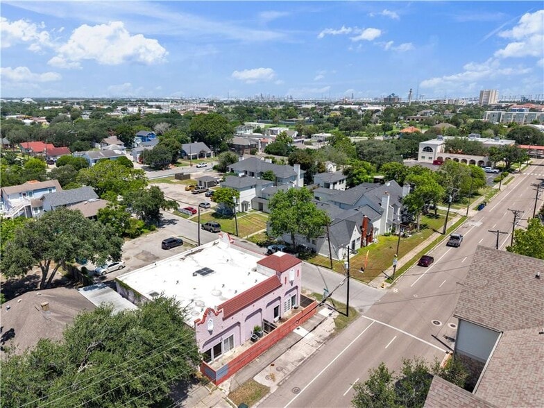 More Photos Of 801 S Carancahua St, Corpus Christi Apartments For Sale