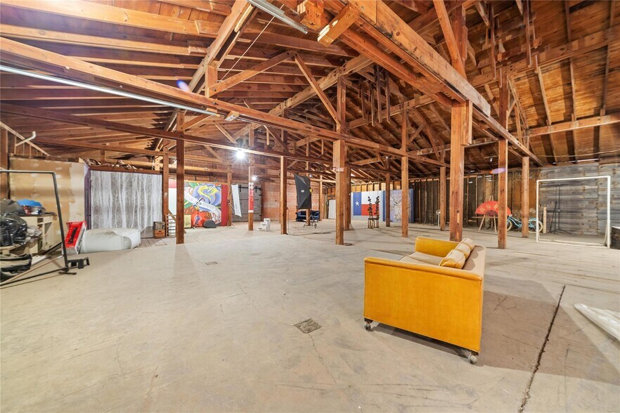 More Photos Of 1403 Blake Dr, Brownwood Warehouse For Sale