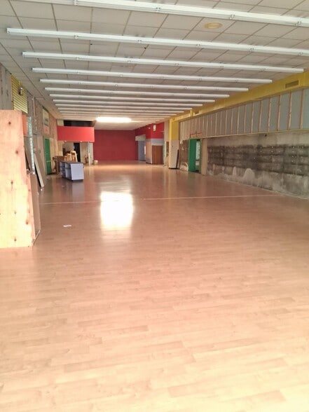 More Photos Of 108-112 E Main St, Belleville General Retail For Sale