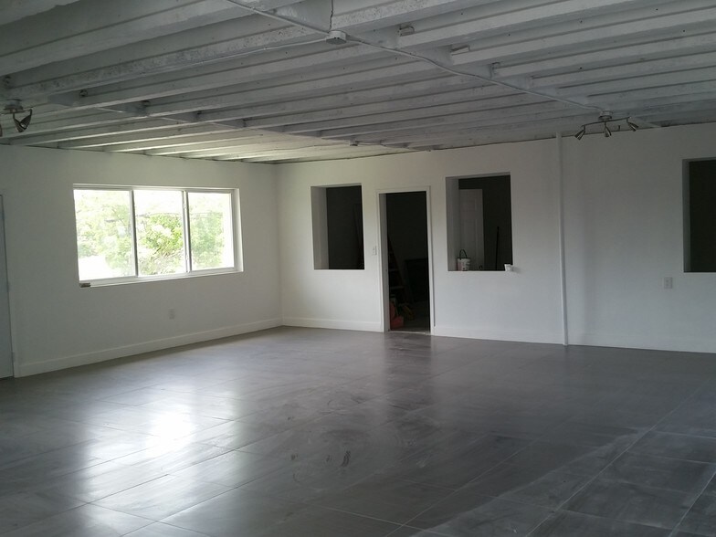 More Photos Of 300 NW 54th St, Miami Flex For Lease