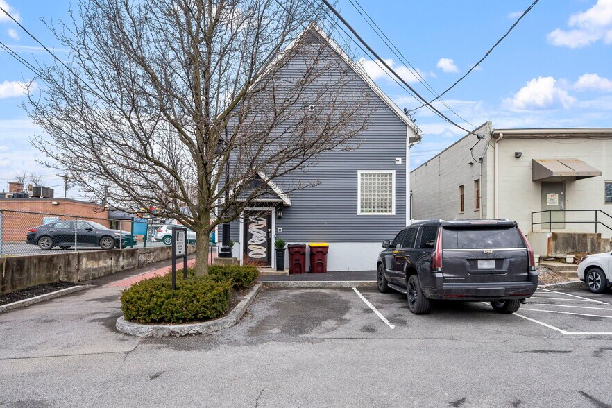 More Photos Of 1624 Union St, Schenectady Freestanding For Lease