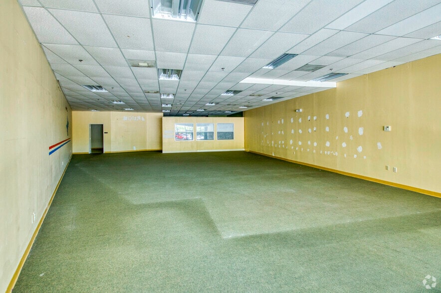 More Photos Of 15305 Amberly Dr, Tampa Unknown For Lease