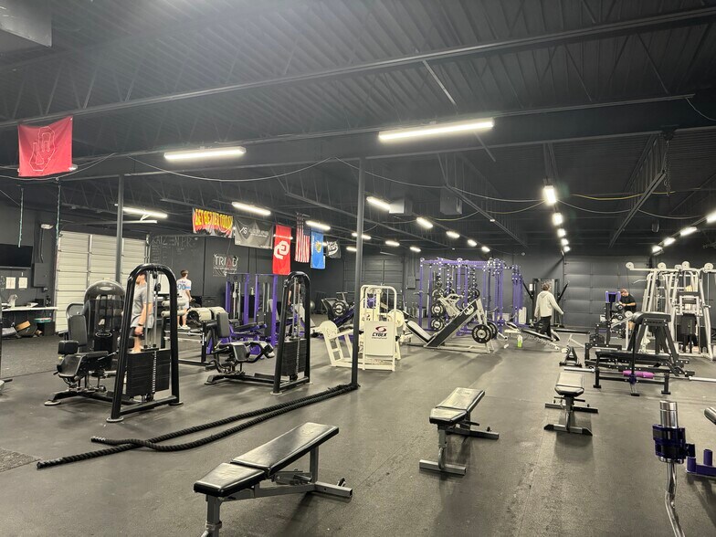 More Photos Of 1811 Industrial Blvd, Norman Light Distribution For Lease