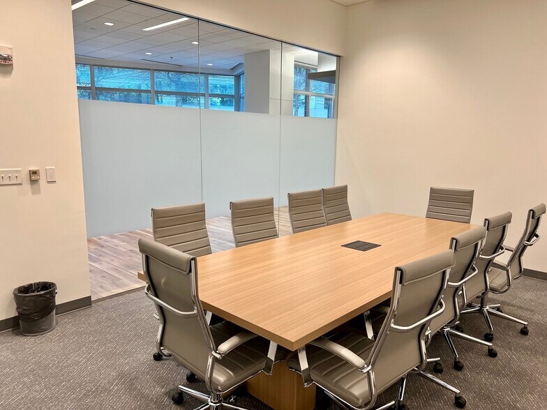 More Photos Of 3120 Fairview Park Dr, Falls Church Office For Lease