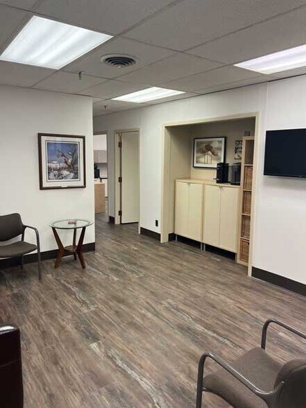 More Photos Of 6865-6889 Washington Ave S, Edina Flex For Lease