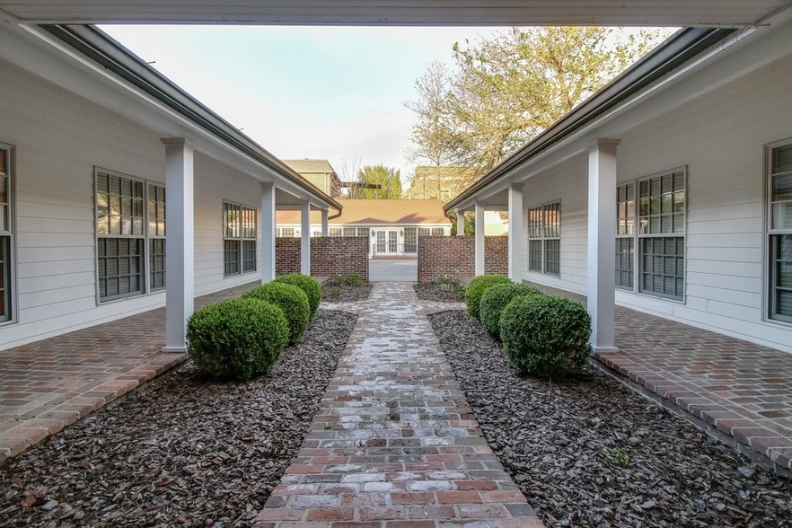 More Photos Of 325 Bridge St, Franklin Office For Sale