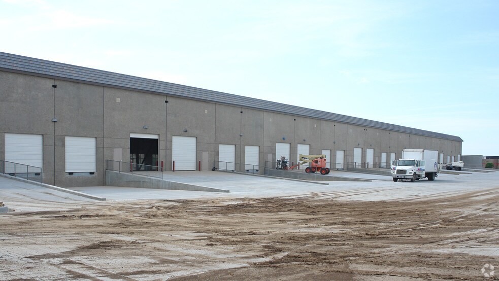 More Photos Of 10000-10098 Lackman Rd, Lenexa Flex For Lease