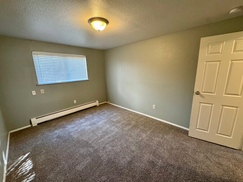 More Photos Of 1022 S Arbutus St, Lakewood Multifamily For Sale