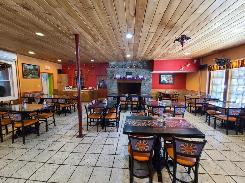 More Photos Of 5005 Kutztown Rd, Temple Storefront Retail Residential For Sale