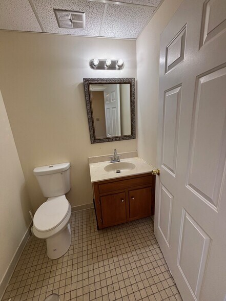 More Photos Of 1249 Mall Dr, North Chesterfield Medical For Lease
