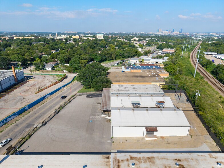 More Photos Of 3623-3625 E Vickery Blvd, Fort Worth Warehouse For Sale