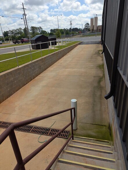 More Photos Of 365 Nypro Ln, Dothan Flex For Lease