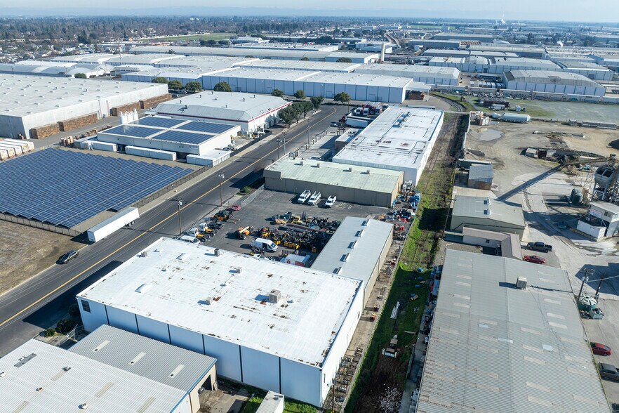 More Photos Of 2242-2272 Hoover Ave, Modesto Warehouse For Sale