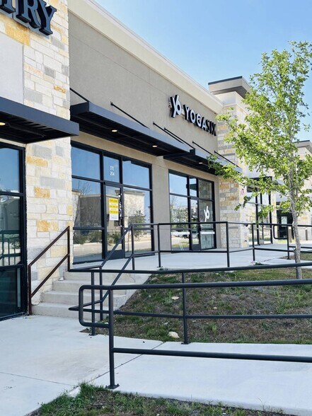 More Photos Of 15102 Ronald Reagan Blvd, Leander General Retail For Lease