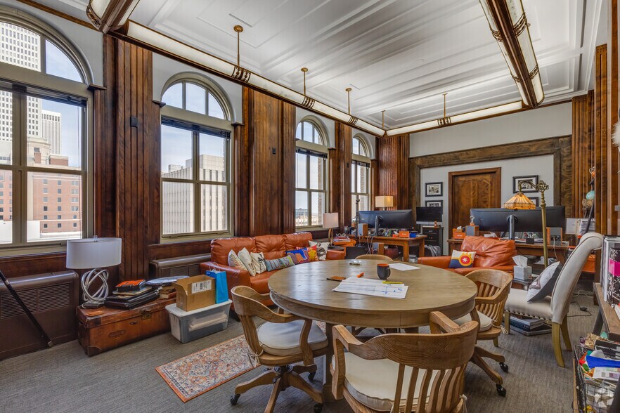 More Photos Of 624 S Boston Ave, Tulsa Office For Sale