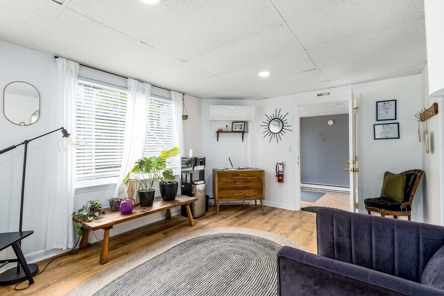 More Photos Of 320 Gifford St, Falmouth Office For Sale
