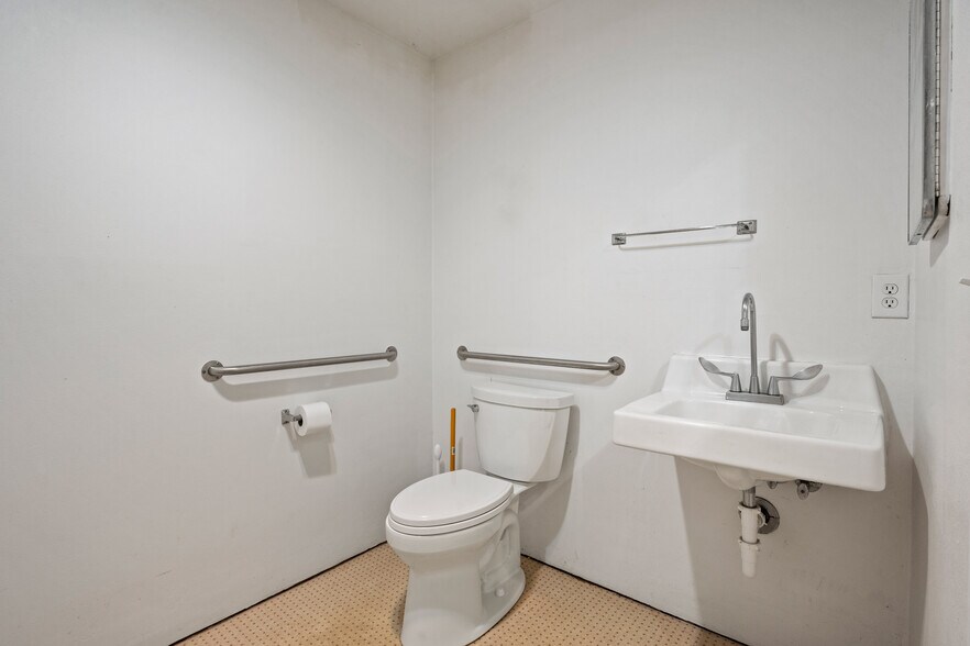 More Photos Of 18651 Old Coast Hwy, Fort Bragg Flex For Sale