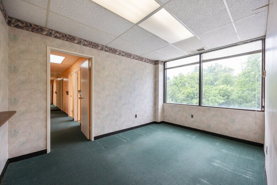 More Photos Of 7600 Osler Dr, Towson Medical For Sale