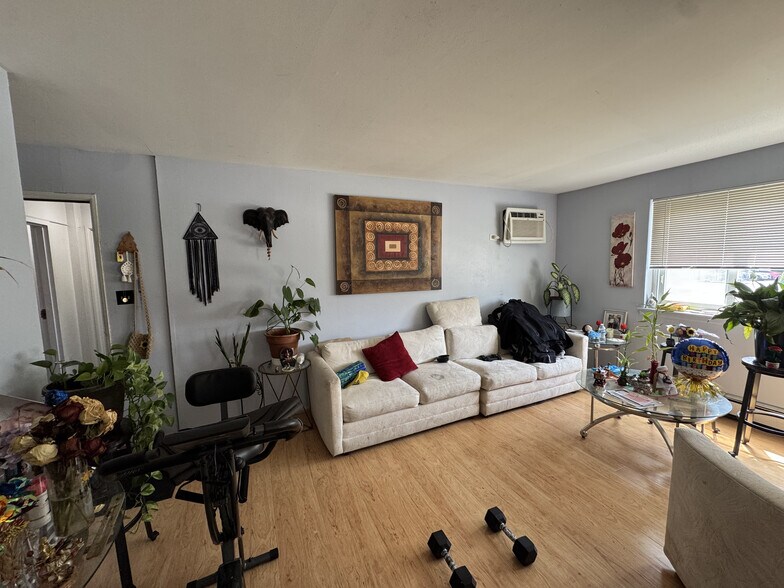 More Photos Of 1150 Surrey Dr, Glen Ellyn Apartments For Sale