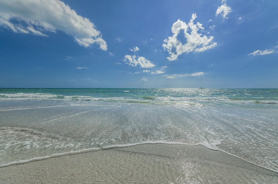 More Photos Of 12100 Gulf Blvd, Treasure Island Hotel For Sale
