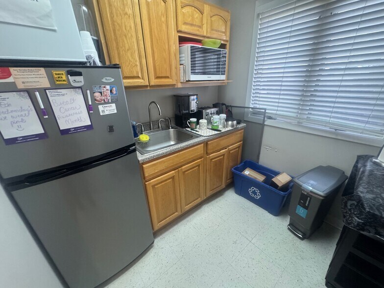 More Photos Of 359 Centre St, Nutley Office For Lease