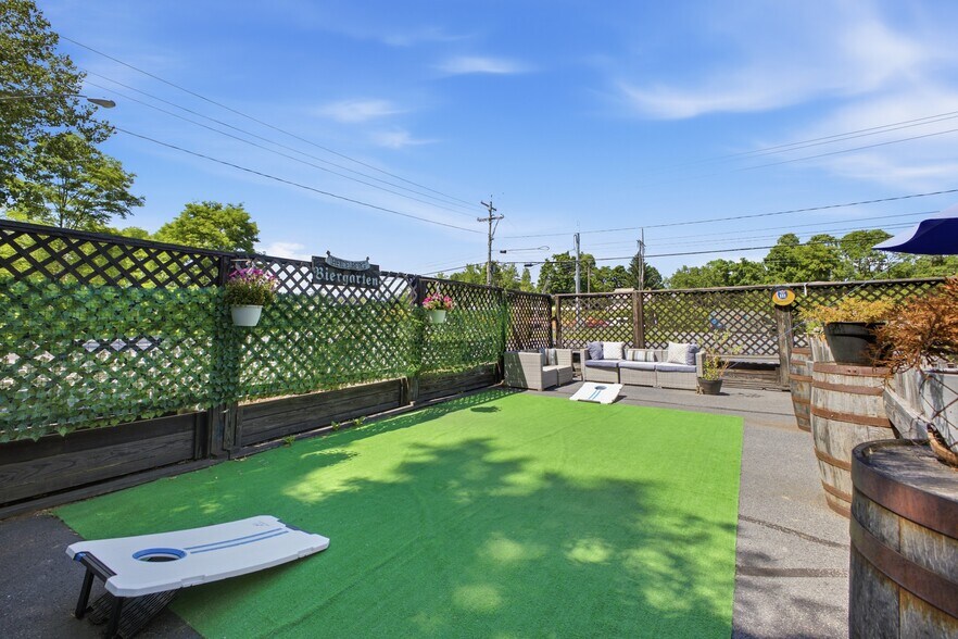 More Photos Of 352 Quaker Rd, Queensbury Restaurant For Sale