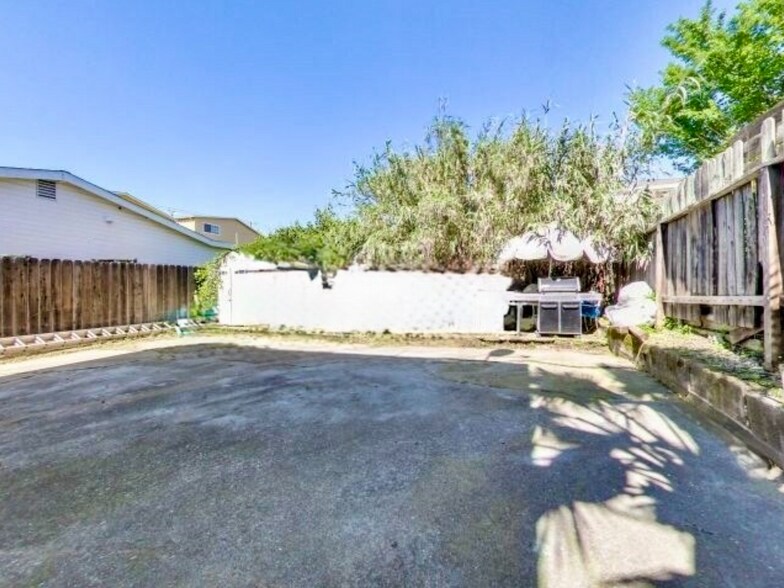More Photos Of 2120 E 22nd St, Oakland Apartments For Sale