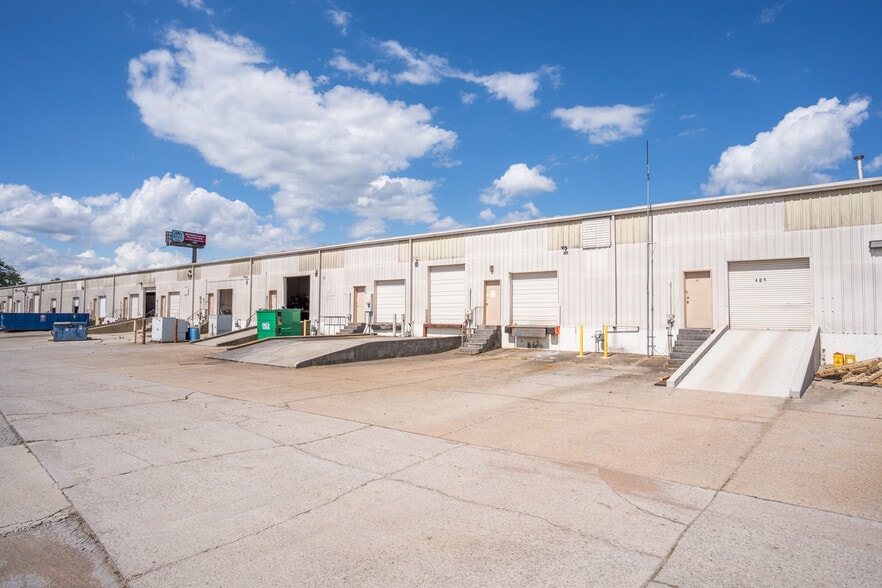 More Photos Of 402-424 Pryor Dr, Chattanooga Warehouse For Lease