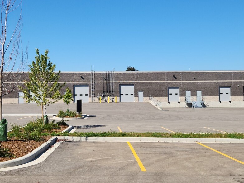 More Photos Of 7308 S Millers Way, Oak Creek Unknown For Lease