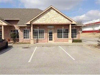More Photos Of 543 E Ok-152, Mustang Office For Sale