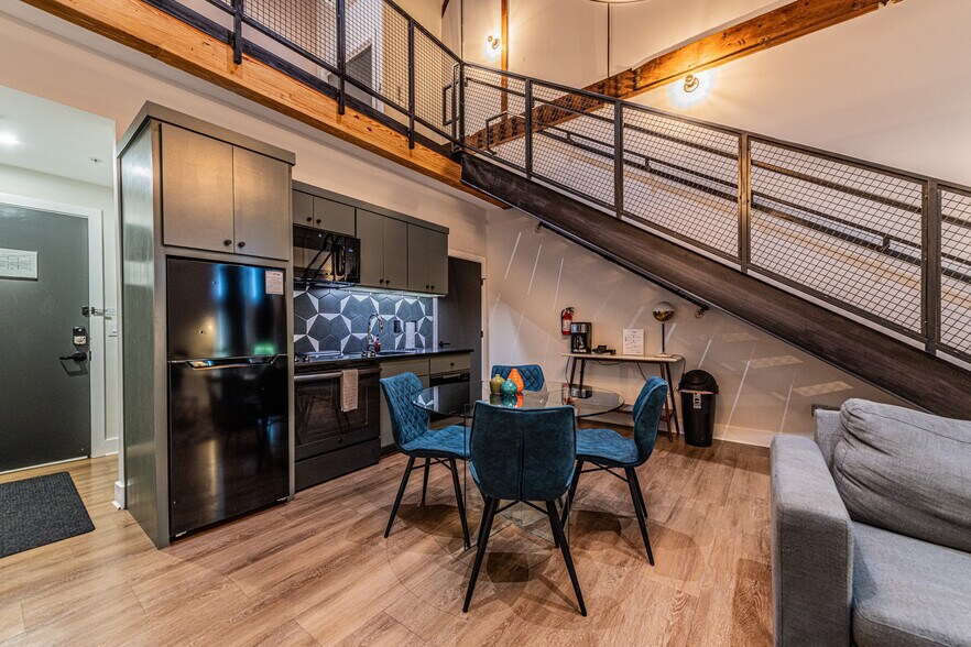 More Photos Of 1405 S Flores St, San Antonio Storefront Retail Residential For Sale