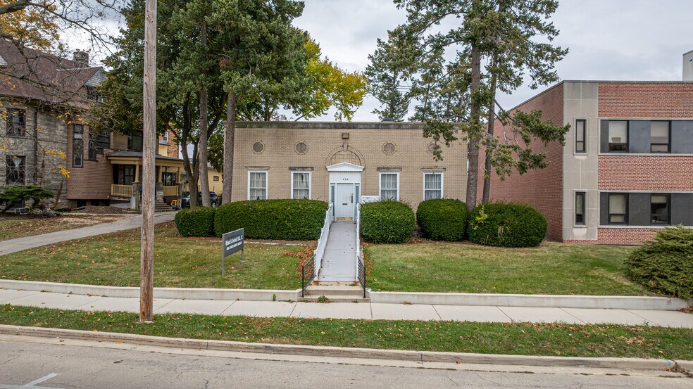 Primary Photo Of 430 W Stephenson St, Freeport Office For Sale