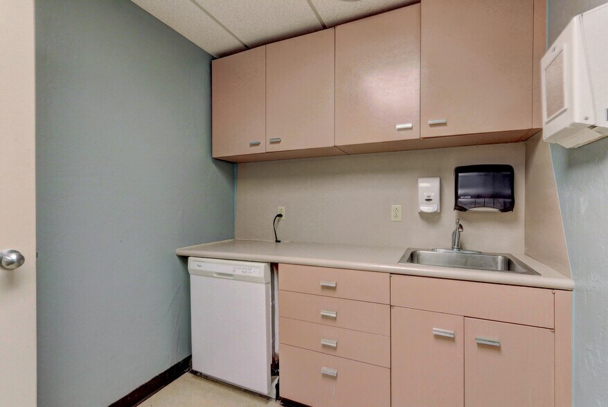 More Photos Of 5622 N Portland Ave, Oklahoma City Medical For Lease