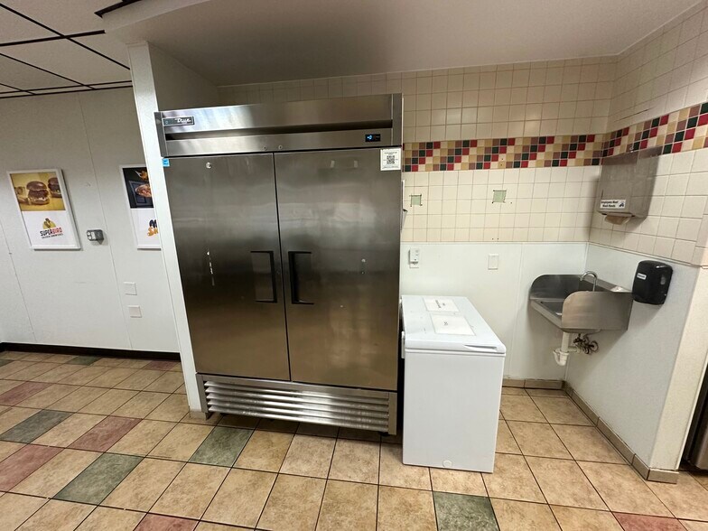 More Photos Of 420 S Ervay St, Dallas Storefront Retail Office For Lease