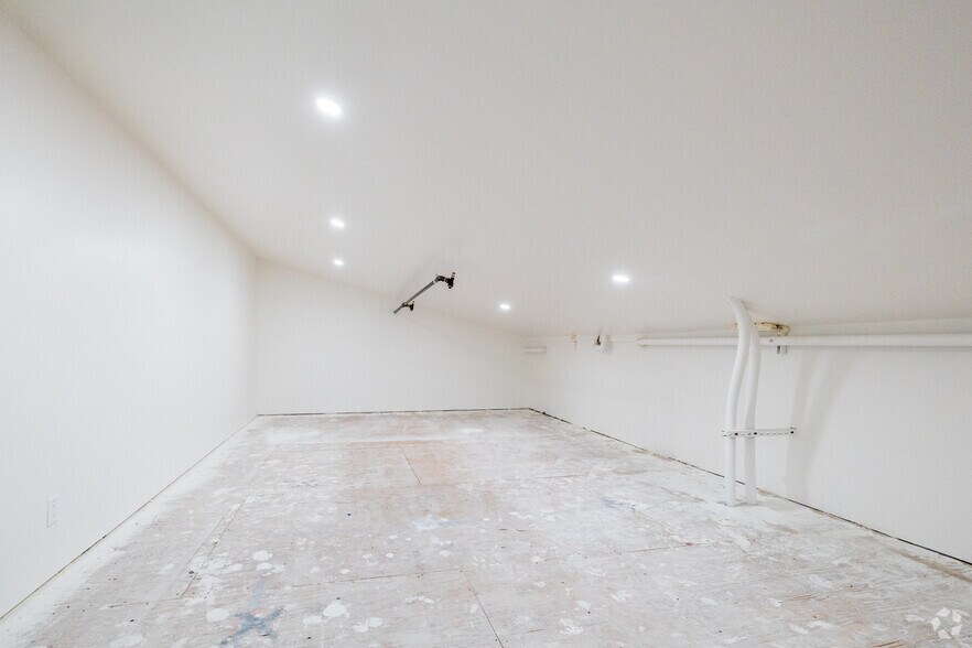 More Photos Of 3487 Collins Ave, Richmond Light Distribution For Lease