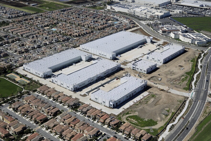 More Photos Of 15881 Terminal Ct, Chino Unknown For Lease