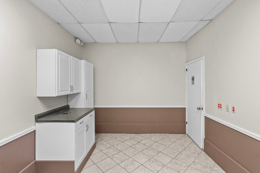 More Photos Of 421 W Tunnel Blvd, Houma Storefront For Sale