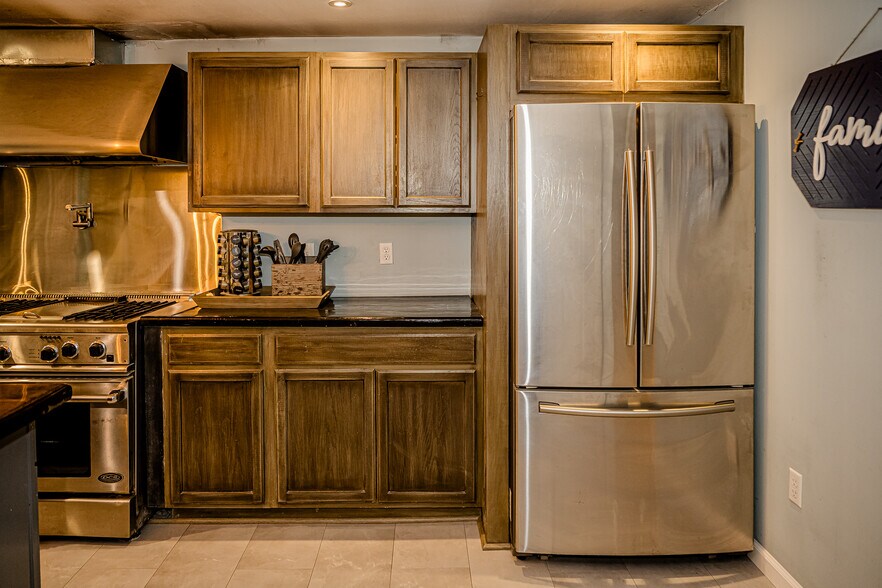 More Photos Of 2735 PA-390, Canadensis Hospitality For Sale