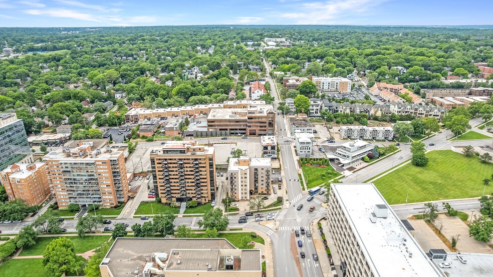 More Photos Of 4700 Roanoke Pky, Kansas City Apartments For Sale