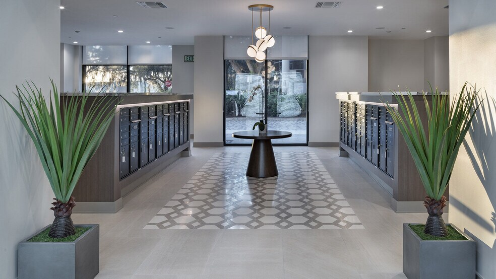 More Photos Of 295 NE Ivanhoe Blvd, Orlando Apartments For Lease