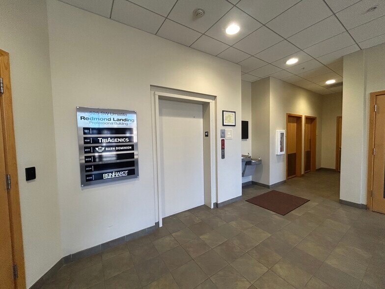 More Photos Of 525 SW Umatilla St, Redmond Office For Sale