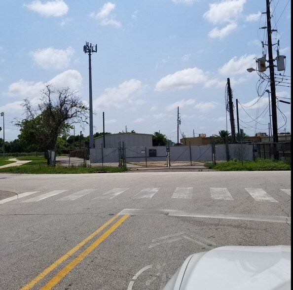 More Photos Of 7830 Highway 90A, Sugar Land Warehouse For Lease