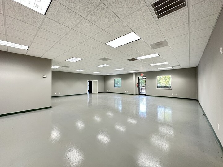 More Photos Of 600 Meadowlands Dr, Hillsborough Research And Development For Lease