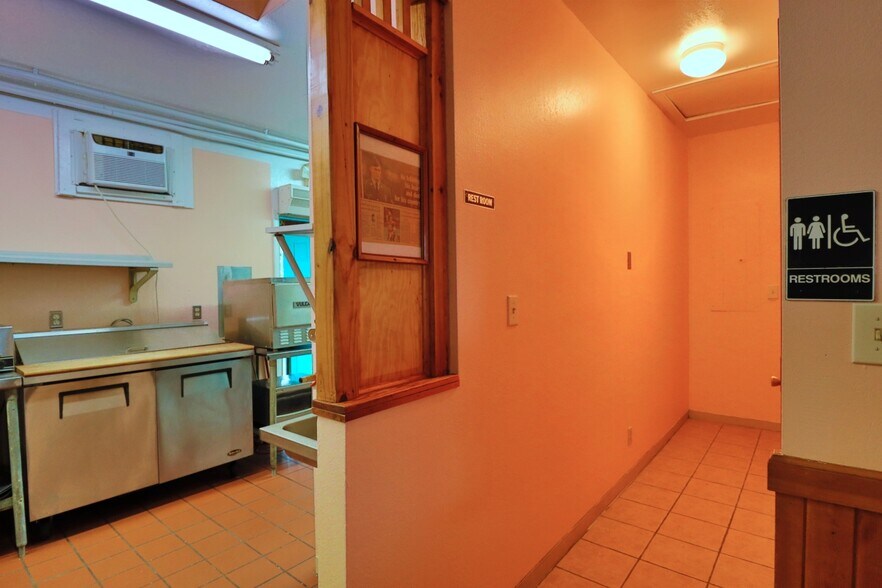 More Photos Of 25202 Island Pines Dr, Waves Restaurant For Sale