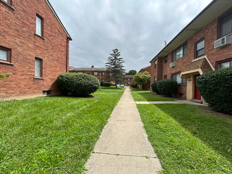 More Photos Of 12850 Dolphin St, Detroit Apartments For Sale