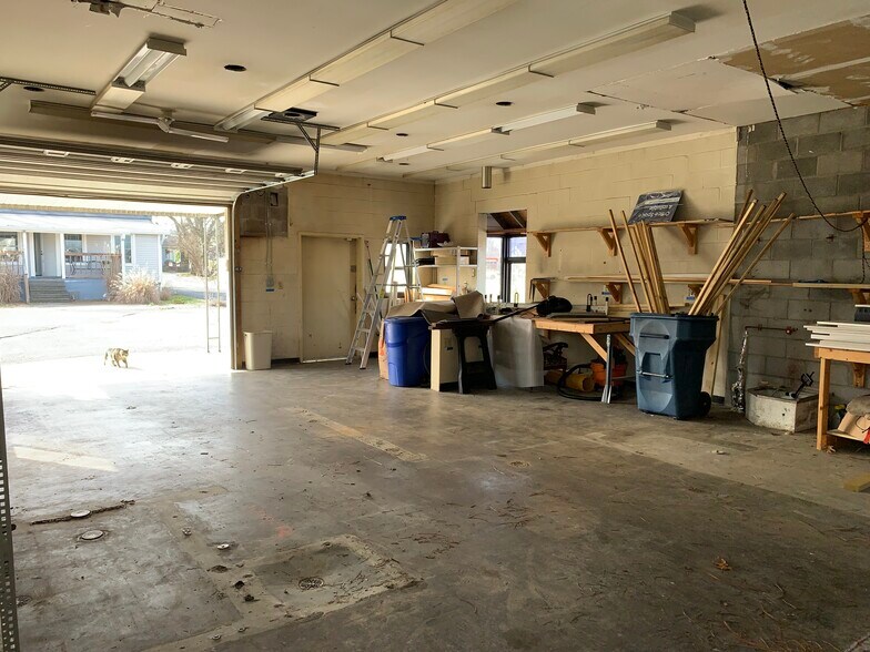 More Photos Of Off Goodlettsville town square, Goodlettsville Loft Creative Space For Sale