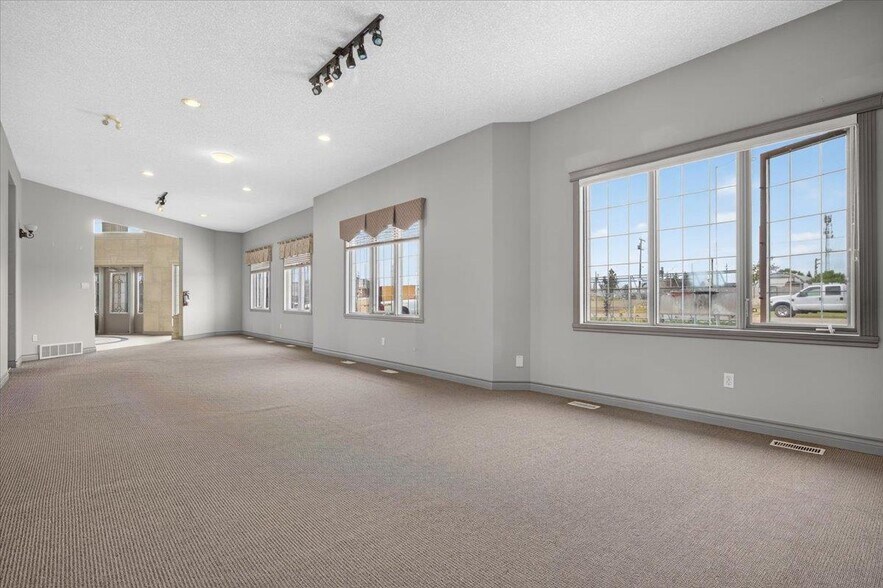 More Photos Of 12803 54th St NW, Edmonton Office For Sale