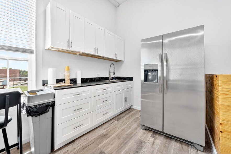 More Photos Of 201 N Bois D Arc St, Forney Storefront For Sale