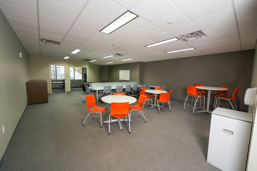 More Photos Of 65 Harristown Rd, Glen Rock Office For Lease
