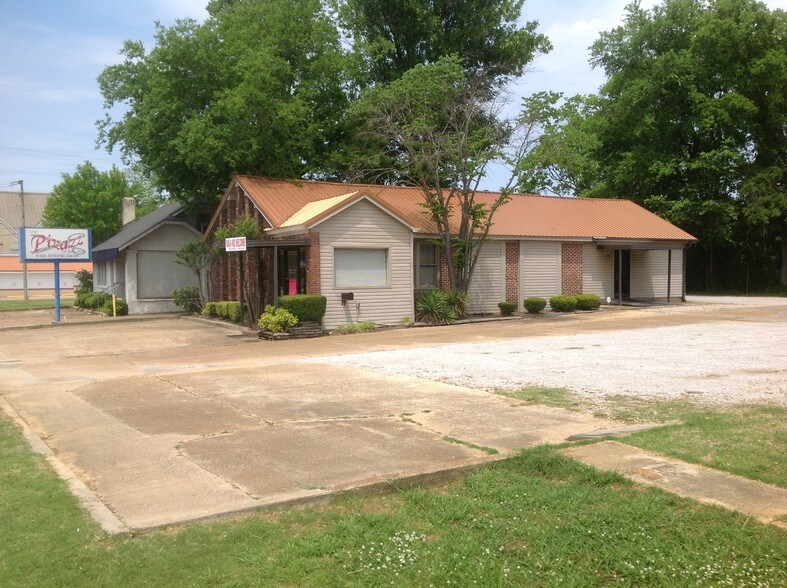 More Photos Of 1906 W Main St, Tupelo Storefront Retail Office For Sale